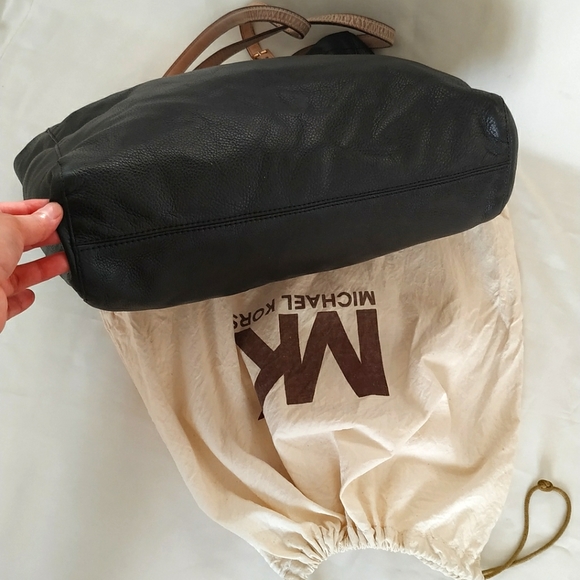 Michael Kors Black Tote bag with Tan straps - Picture 11 of 17